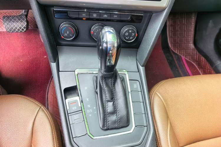 Used Volkswagen Lamando 2015 230TSI DSG Fashion Edition Gear Lever