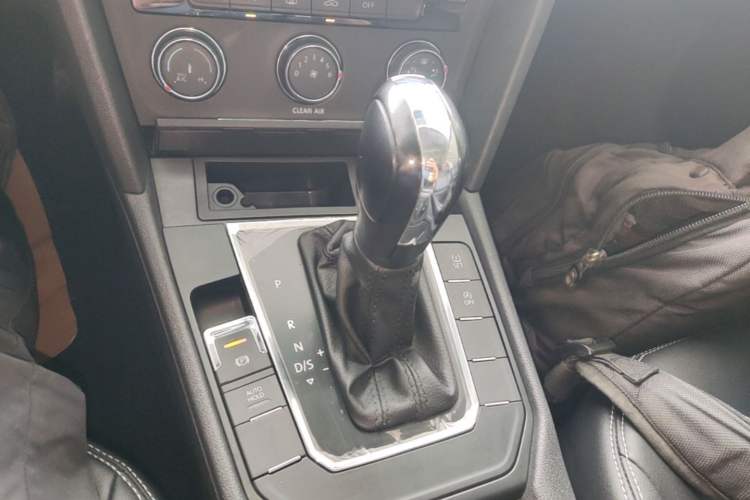Used Volkswagen Lamando 2015 230TSI DSG Fashion Edition Gear Lever