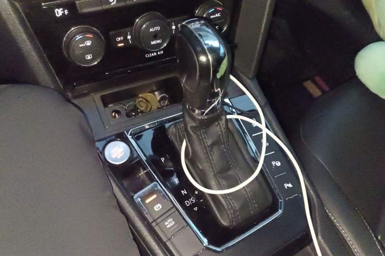 Used Volkswagen Lamando 2015 280TSI DSG Comfort Edition Gear Lever