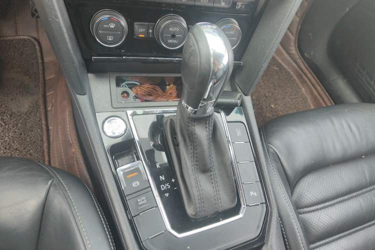 Used Volkswagen Lamando 2015 280TSI DSG Luxury Edition Gear Lever
