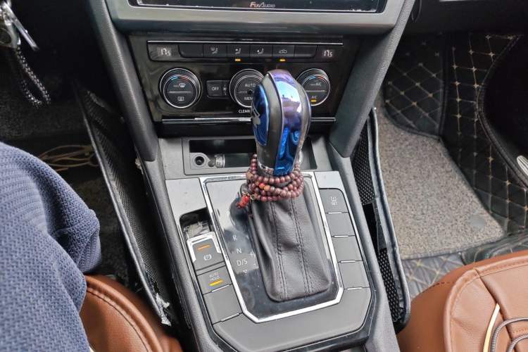 Used Volkswagen Lamando 2015 280TSI DSG Comfort Edition Gear Lever