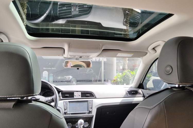Used Volkswagen Lamando 2015 280TSI Manual Comfort Edition Headliner