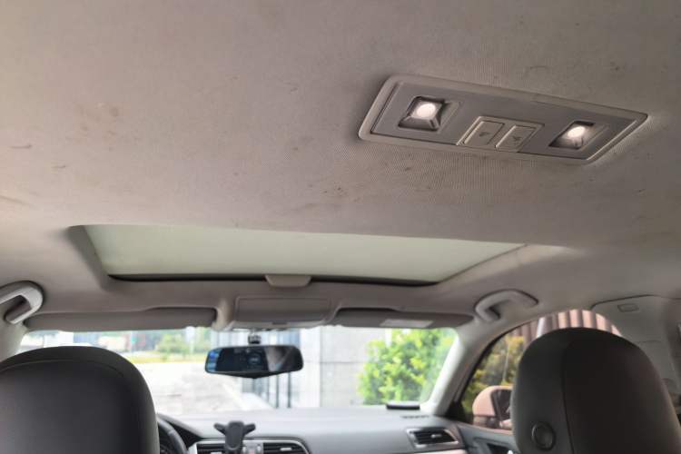 Used Volkswagen Lamando 2015 280TSI Manual Comfort Edition Headliner