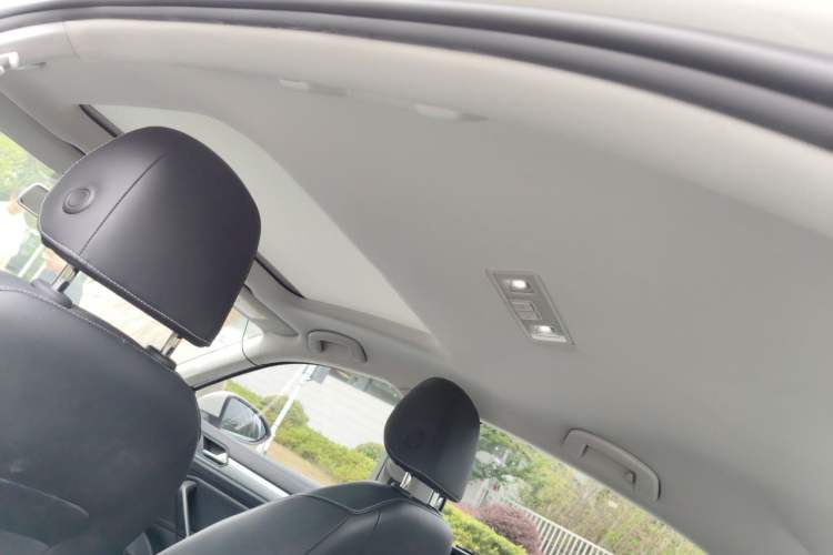 Used Volkswagen Lamando 2015 330TSI DSG Comfort Edition Headliner