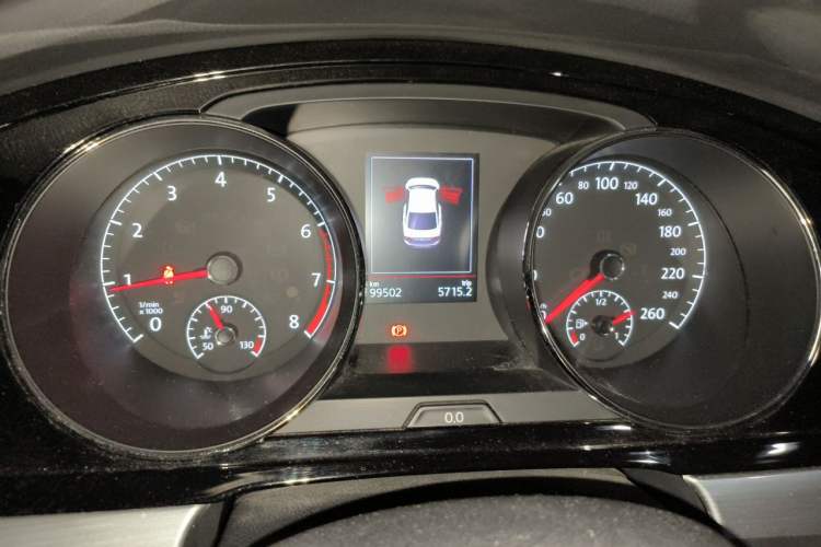 Used Volkswagen Lamando 2015 280TSI DSG Luxury Edition Instrument Cluster