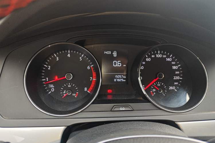 Used Volkswagen Lamando 2015 230TSI Manual Trend Edition Instrument Cluster