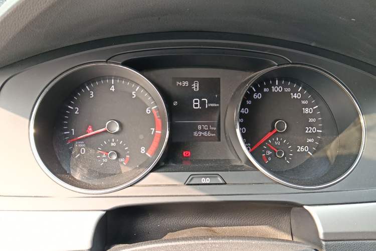 Used Volkswagen Lamando 2015 230TSI Manual Trend Edition Instrument Cluster
