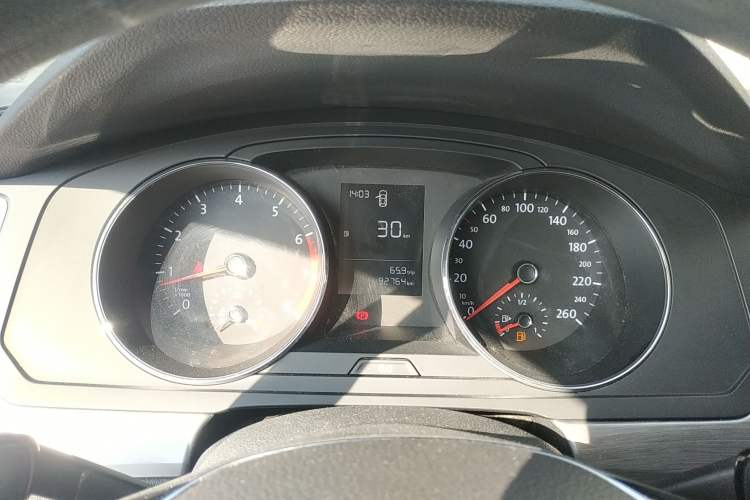 Used Volkswagen Lamando 2015 230TSI Manual Trend Edition Instrument Cluster