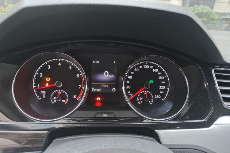 Used Volkswagen Lamando 2015 280TSI DSG Luxury Edition Instrument Cluster