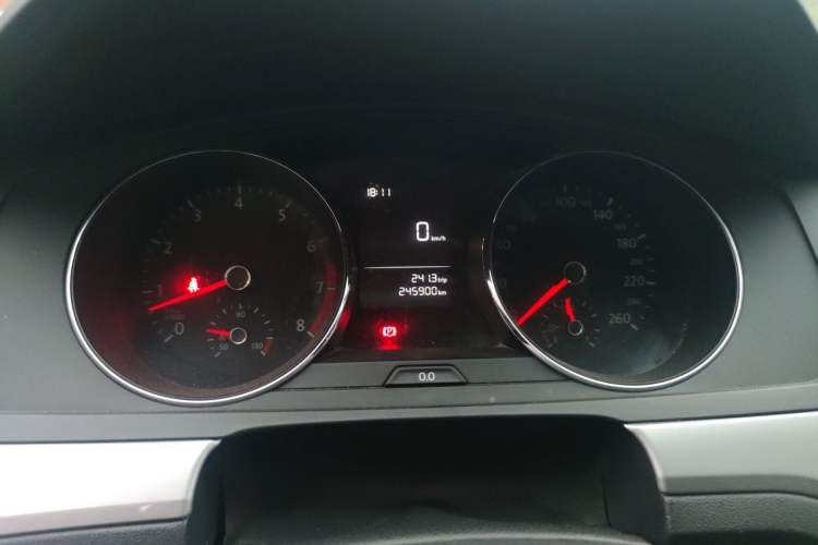Used Volkswagen Lamando 2015 230TSI Manual Trend Edition Instrument Cluster