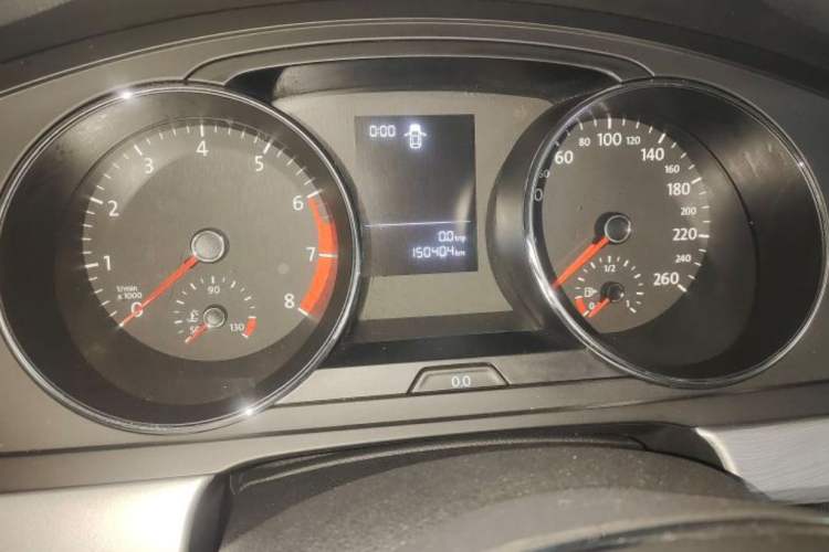 Used Volkswagen Lamando 2015 230TSI Manual Trend Edition Instrument Cluster