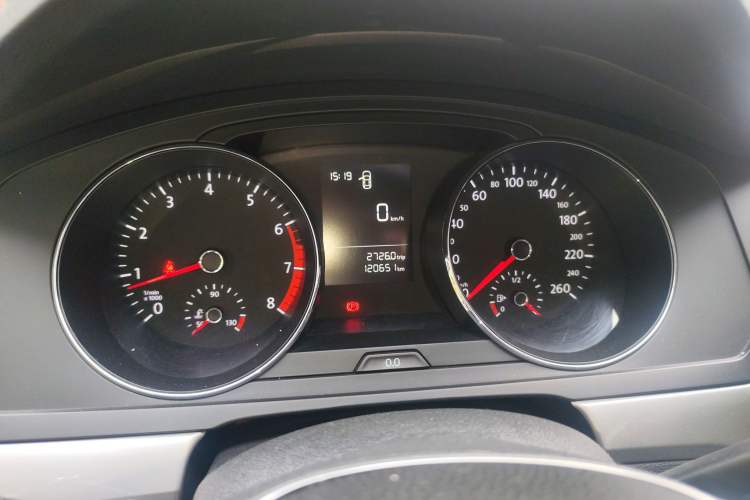 Used Volkswagen Lamando 2015 230TSI Manual Trend Edition Instrument Cluster
