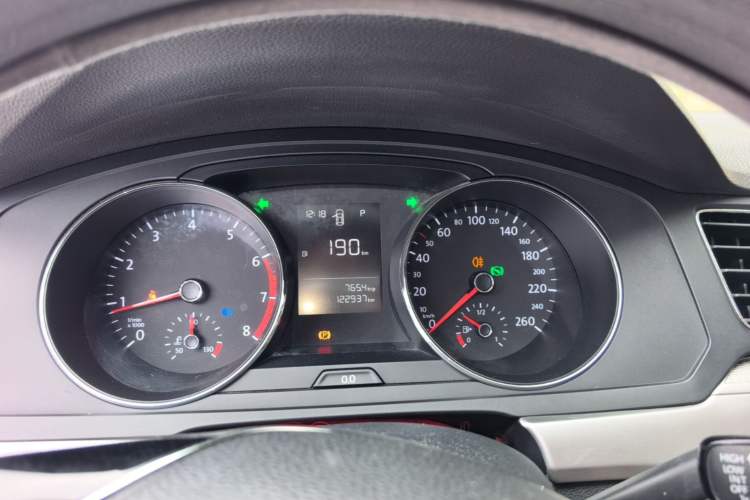Used Volkswagen Lamando 2015 230TSI DSG Fashion Edition Instrument Cluster