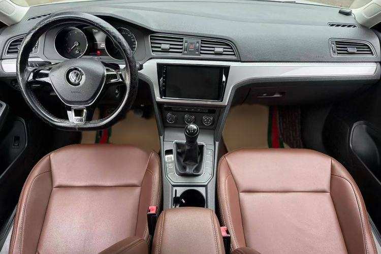 Used Volkswagen Lamando 2015 230TSI Manual Trend Edition Interior 1