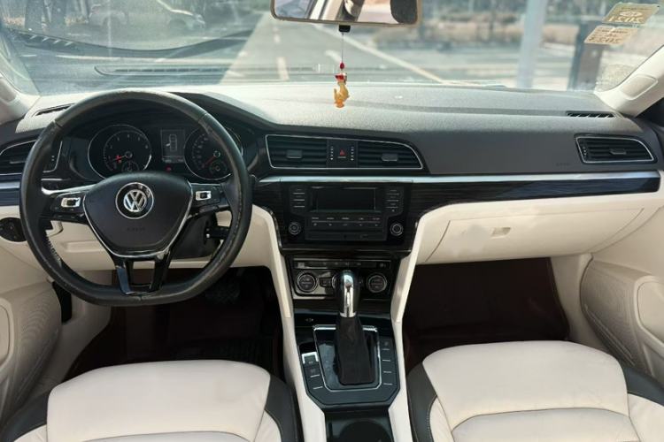 Used Volkswagen Lamando 2015 280TSI DSG Comfort Edition Interior 1