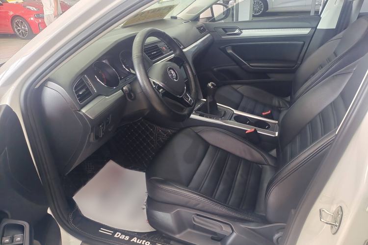 Used Volkswagen Lamando 2015 230TSI Manual Trend Edition Interior 1