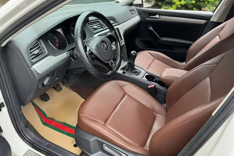 Used Volkswagen Lamando 2015 230TSI Manual Trend Edition Interior 2