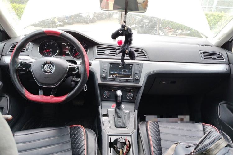 Used Volkswagen Lamando 2015 230TSI DSG Fashion Edition Interior 2