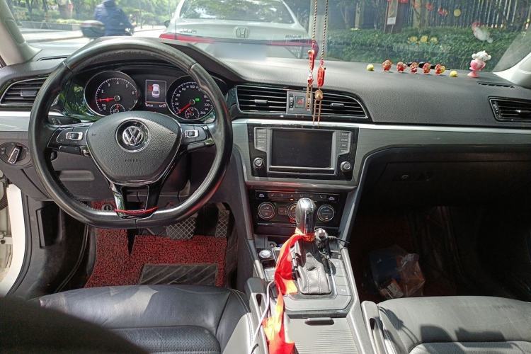 Used Volkswagen Lamando 2015 280TSI DSG Luxury Edition Interior 2