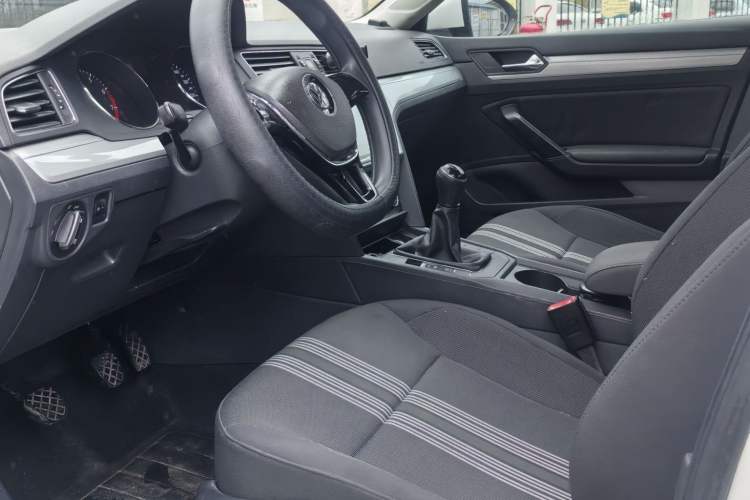 Used Volkswagen Lamando 2015 230TSI Manual Trend Edition Interior 2