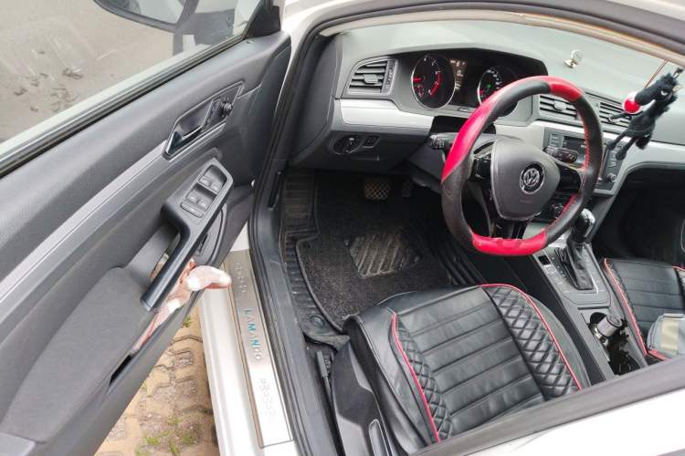 Used Volkswagen Lamando 2015 230TSI DSG Fashion Edition Interior 3