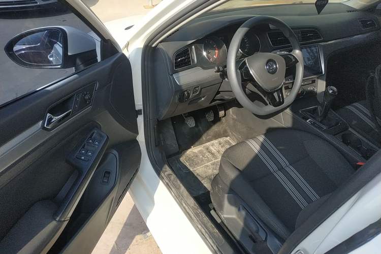 Used Volkswagen Lamando 2015 230TSI Manual Trend Edition Interior 3
