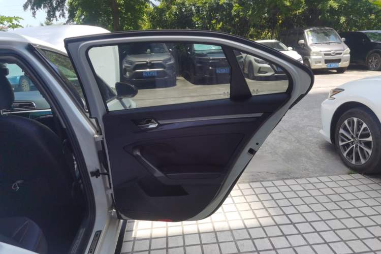 Used Volkswagen Lamando 2015 230TSI DSG Fashion Edition Interior 3