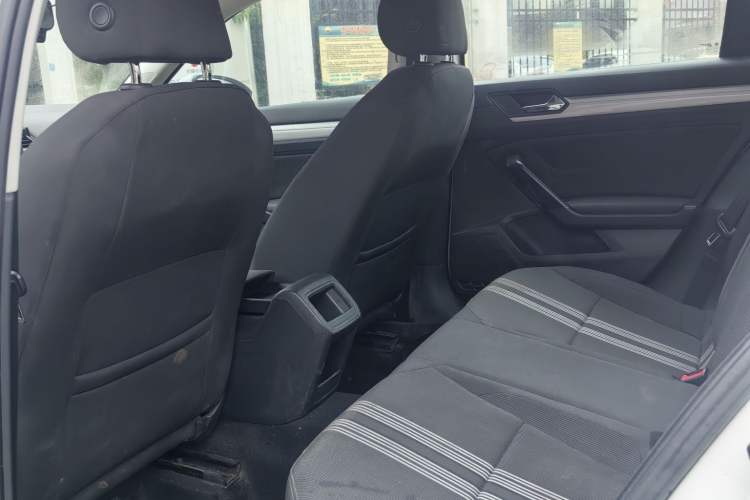 Used Volkswagen Lamando 2015 230TSI Manual Trend Edition Interior 3