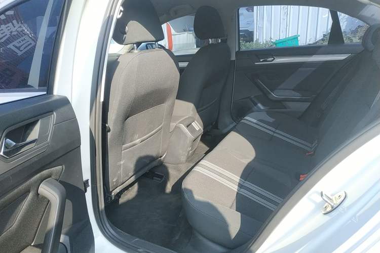 Used Volkswagen Lamando 2015 230TSI Manual Trend Edition Interior 4
