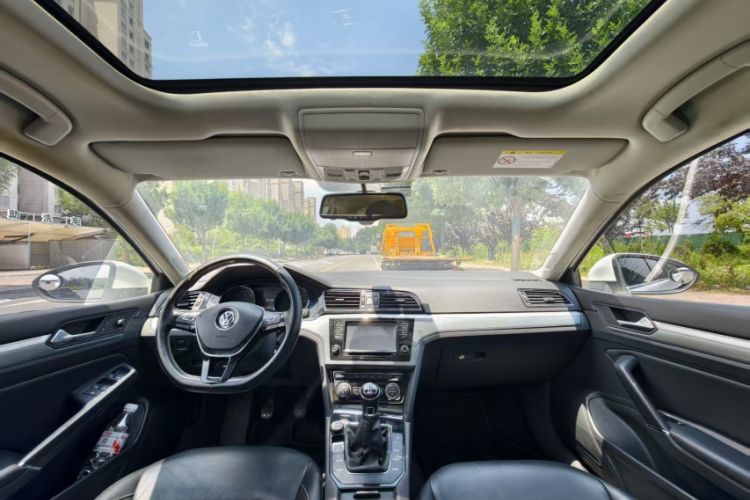 Used Volkswagen Lamando 2015 280TSI Manual Comfort Edition Interior 4