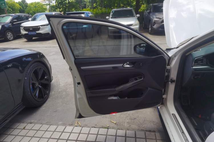Used Volkswagen Lamando 2015 230TSI DSG Fashion Edition Interior 4