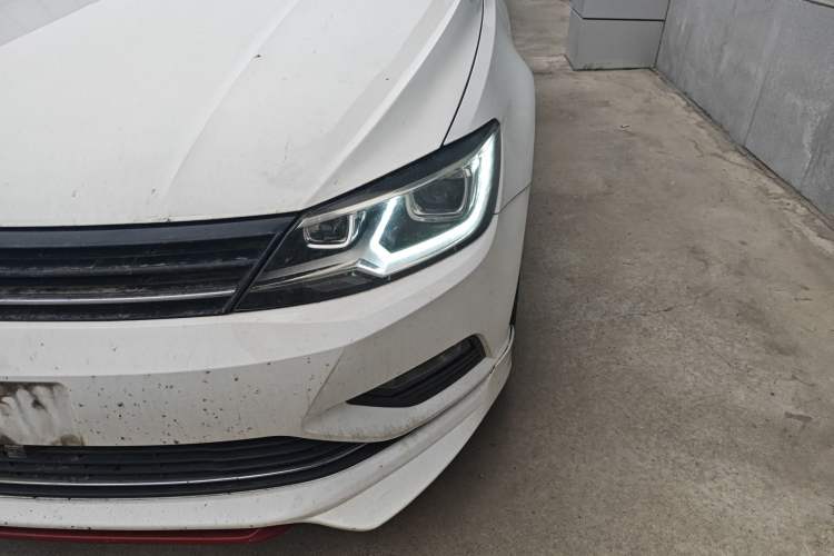 Used Volkswagen Lamando 2015 230TSI Manual Trend Edition Left Front Headlight
