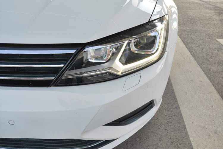 Used Volkswagen Lamando 2015 330TSI DSG Luxury Edition Left Front Headlight