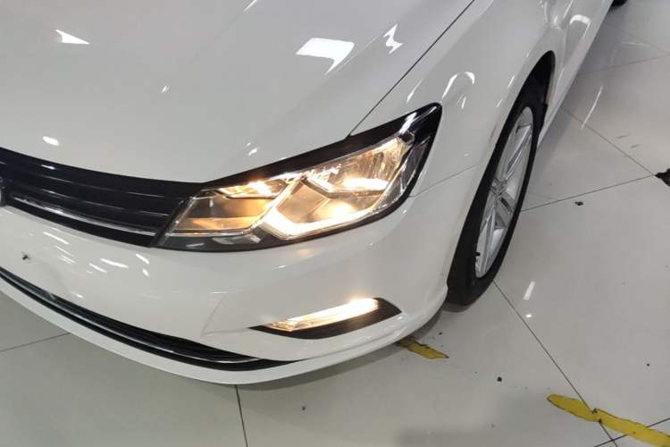 Used Volkswagen Lamando 2015 330TSI DSG Comfort Edition Left Front Headlight