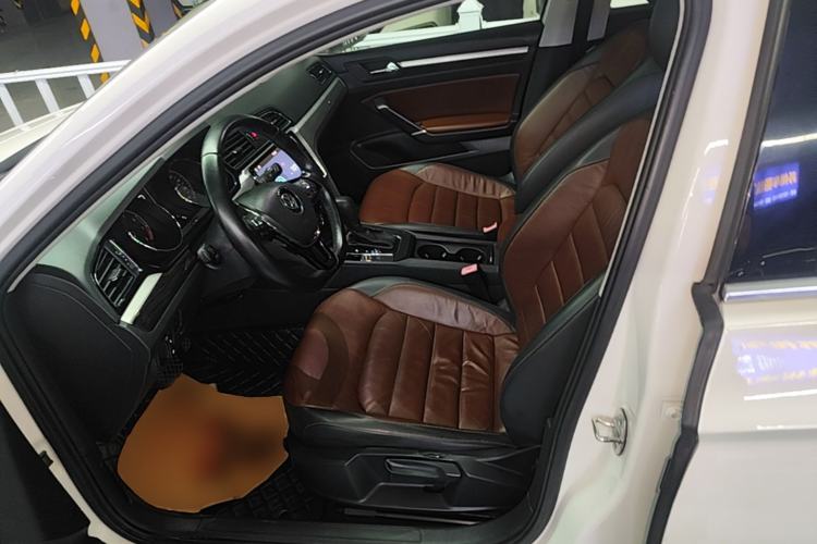 Used Volkswagen Lamando 2015 330TSI DSG Comfort Edition Left Front Seat