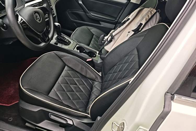 Used Volkswagen Lamando 2015 230TSI DSG Fashion Edition Left Front Seat
