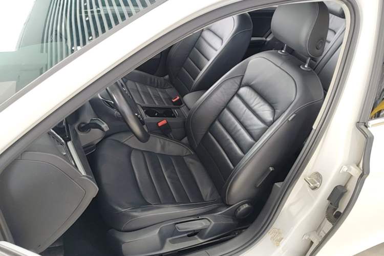 Used Volkswagen Lamando 2015 280TSI DSG Comfort Edition Left Front Seat