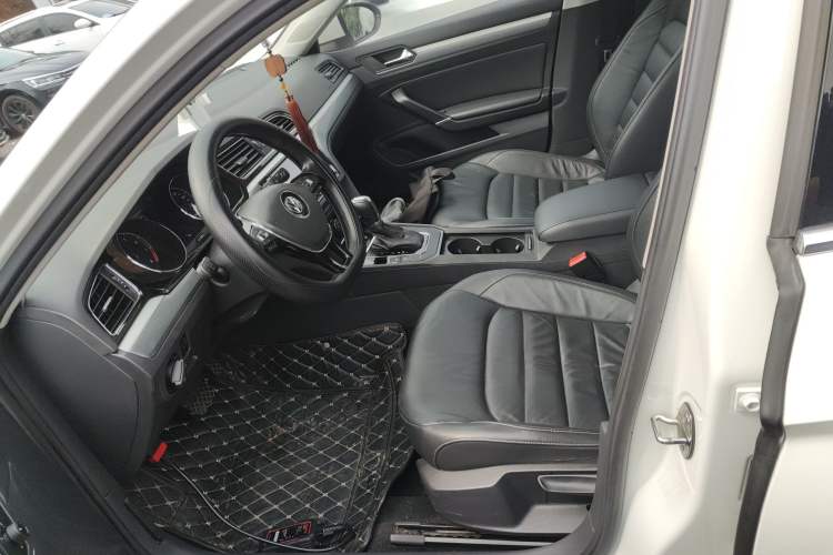 Used Volkswagen Lamando 2015 330TSI DSG Comfort Edition Left Front Seat
