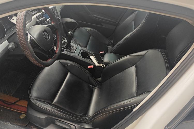 Used Volkswagen Lamando 2015 230TSI Manual Trend Edition Left Front Seat