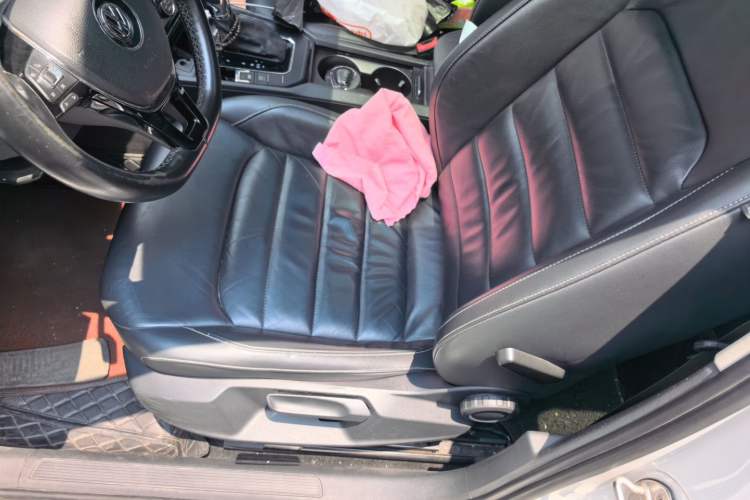 Used Volkswagen Lamando 2015 280TSI DSG Comfort Edition Left Front Seat