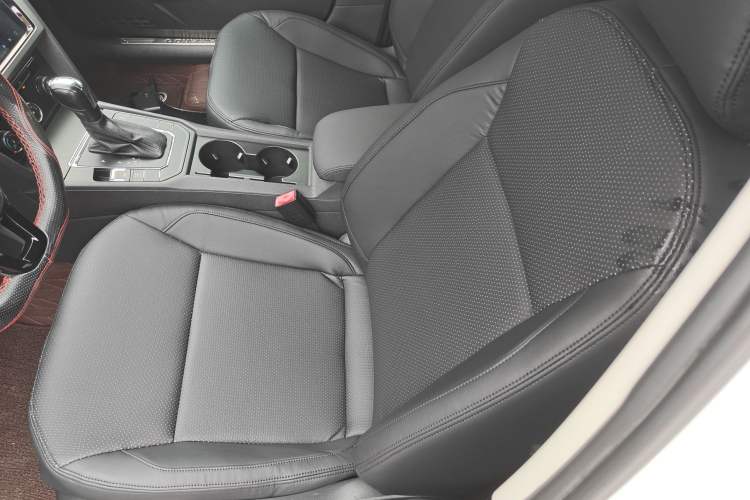 Used Volkswagen Lamando 2015 230TSI DSG Fashion Edition Left Front Seat