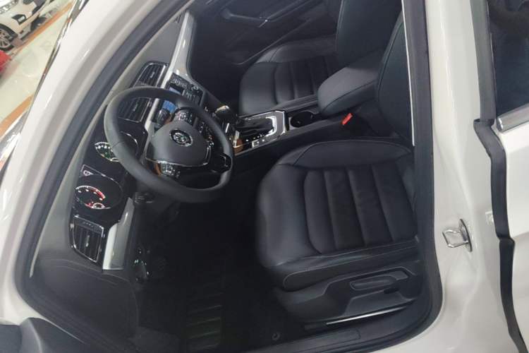 Used Volkswagen Lamando 2015 330TSI DSG Comfort Edition Left Front Seat