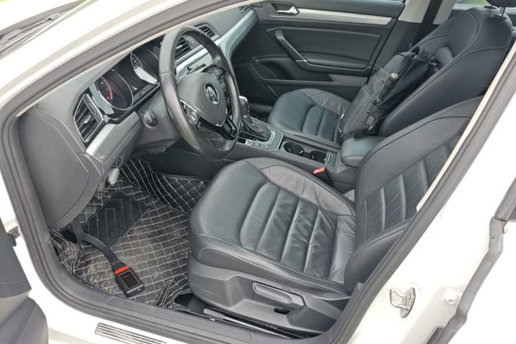 Used Volkswagen Lamando 2015 280TSI DSG Comfort Edition Left Front Seat