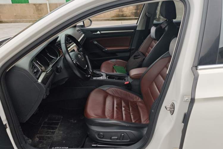 Used Volkswagen Lamando 2015 330TSI DSG Comfort Edition Left Front Seat
