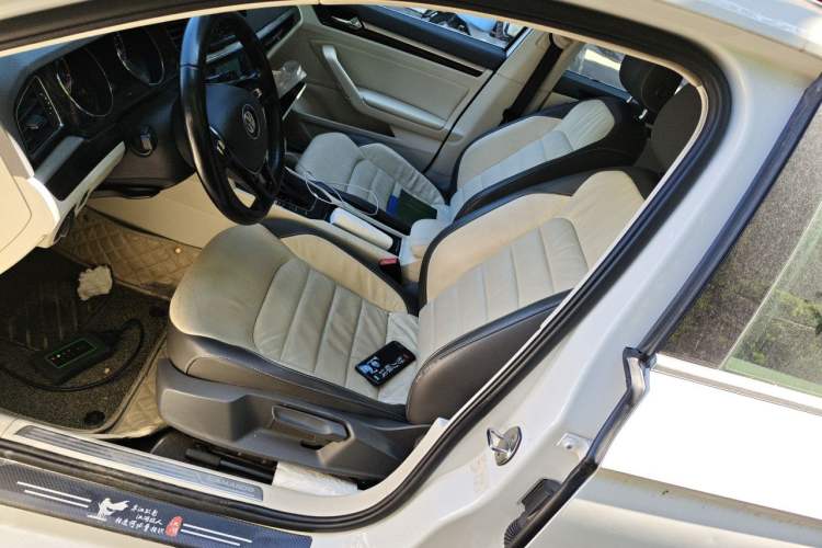 Used Volkswagen Lamando  Left Front Seat