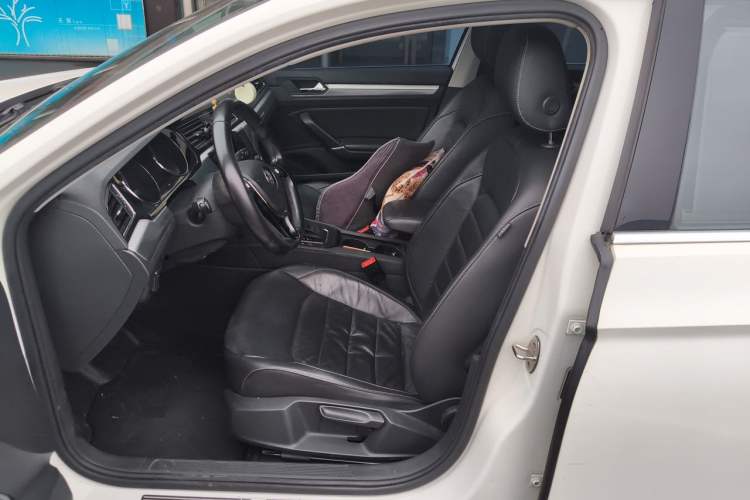 Used Volkswagen Lamando 2015 280TSI DSG Comfort Edition Left Front Seat