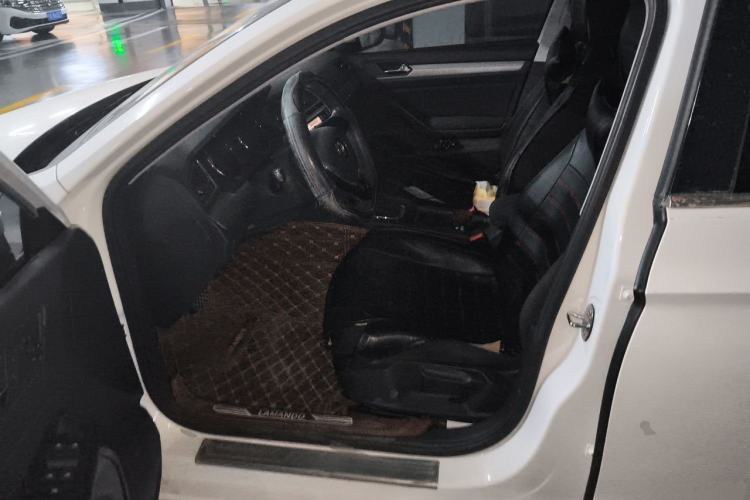 Used Volkswagen Lamando 2015 230TSI DSG Fashion Edition Left Front Seat