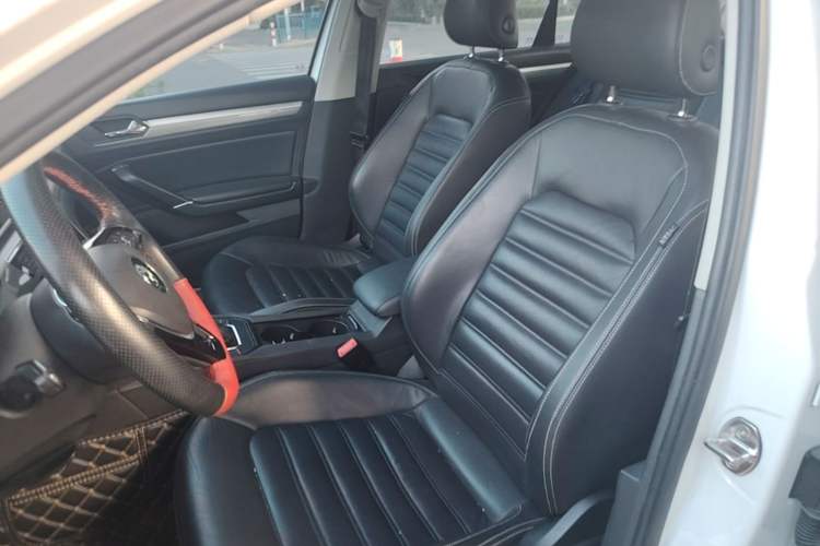 Used Volkswagen Lamando 2015 330TSI DSG Luxury Edition Left Front Seat