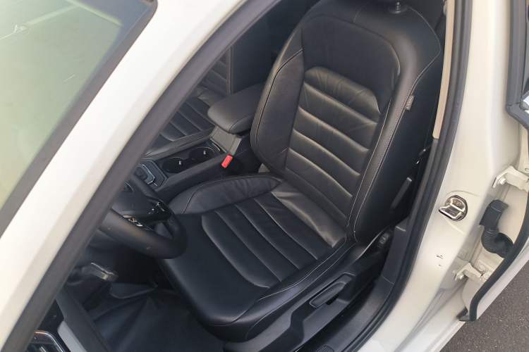 Used Volkswagen Lamando 2015 280TSI DSG Comfort Edition Left Front Seat