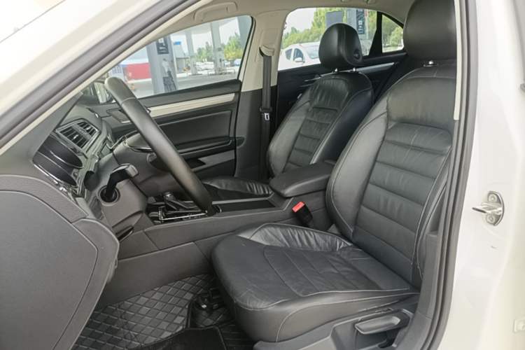 Used Volkswagen Lamando 2015 280TSI DSG Comfort Edition Left Front Seat